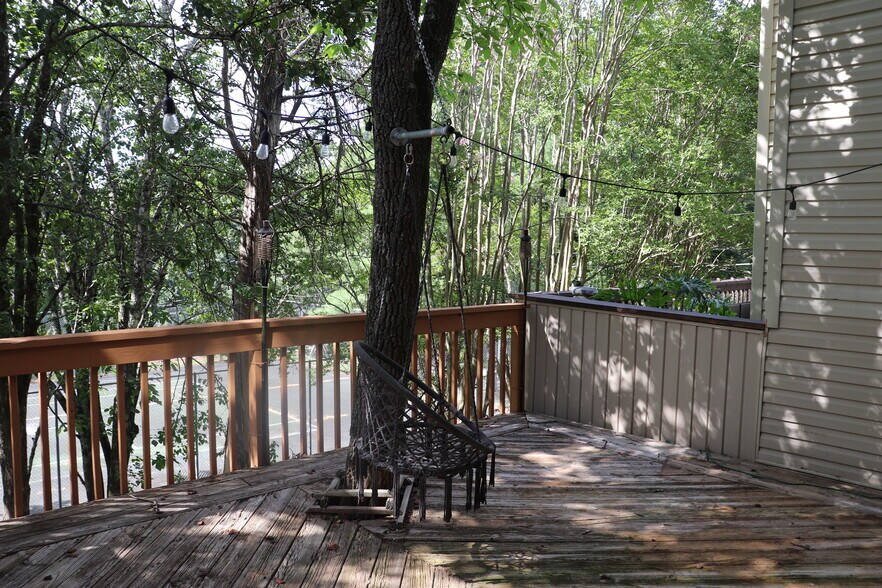 Building Photo - 703 Idlewood Ln