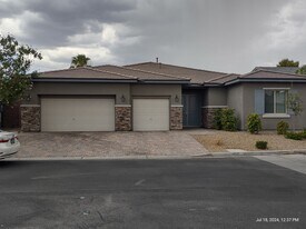 Building Photo - 365 Sapphire Rock Ave