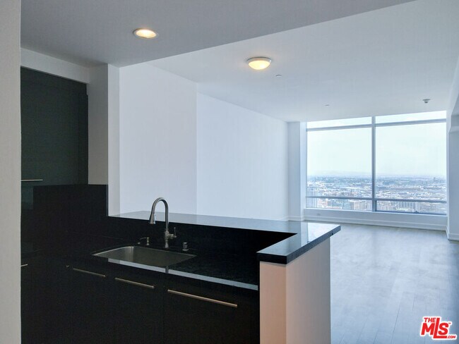 Building Photo - 900 W Olympic Blvd