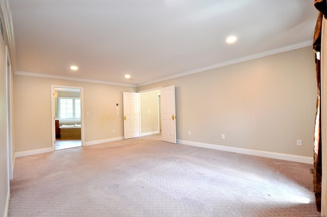 Building Photo - 34 Auburn Knoll