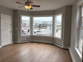 Building Photo - 658 Central Ave