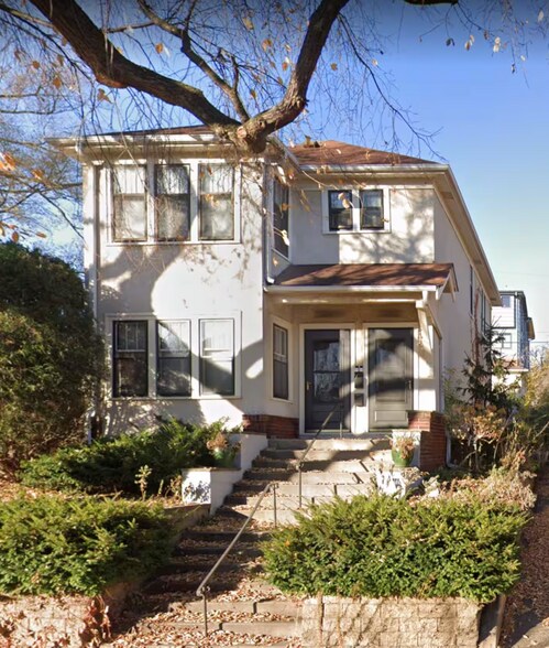 Upper Unit - 3452 Girard Ave S