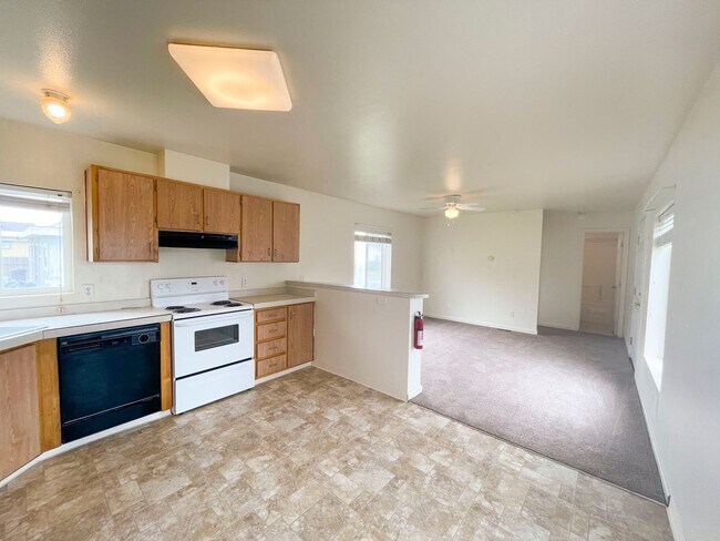 Building Photo - Close To Eureka and College of the Redwoods. Open Floor Plan. 2 Bathrooms!