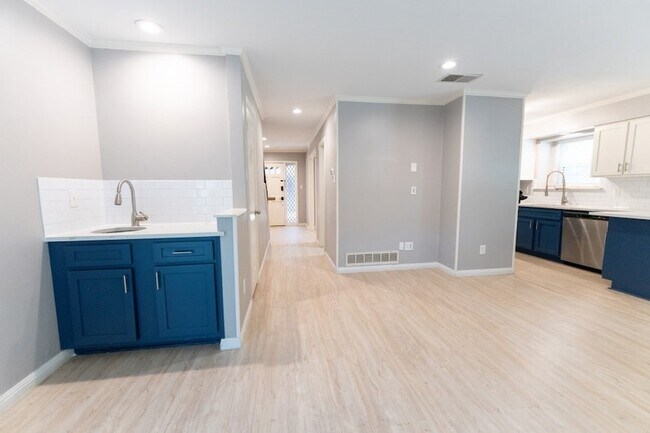 Building Photo - 6509 Preston Rd