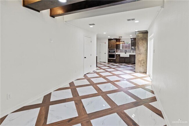 Building Photo - 1409 Karen Dr