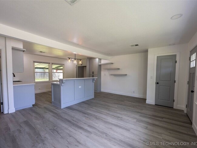 Building Photo - 2 Bed | 1 Bath in North Tulsa!