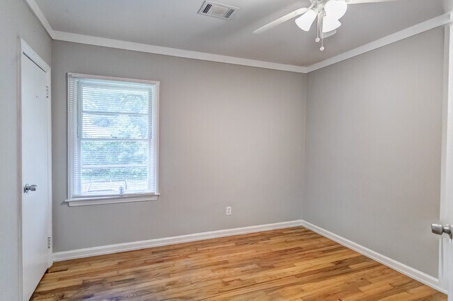 Building Photo - 3720 Pelzer Ave