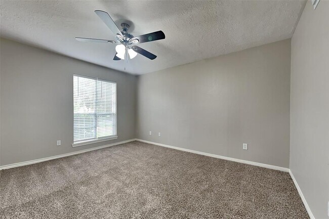 Building Photo - 11942 Hillbrook Dr