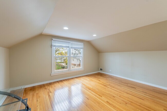 Building Photo - 2724 N Meade Ave