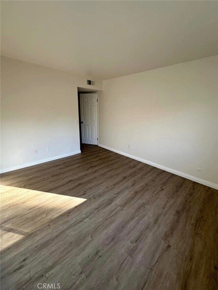 Building Photo - 139 S Poplar Ave