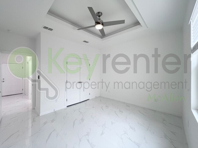 Building Photo - Stunning - 3 b/2.5 bath Home - Don't Miss Out!