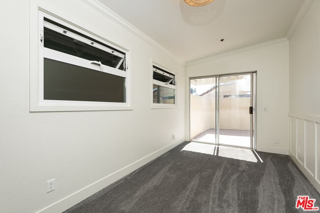 Building Photo - 13801 Oxnard St