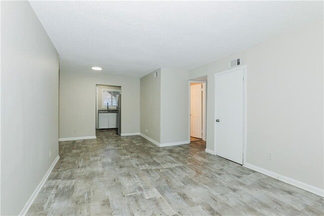 Building Photo - 2055 Alison Ct SW