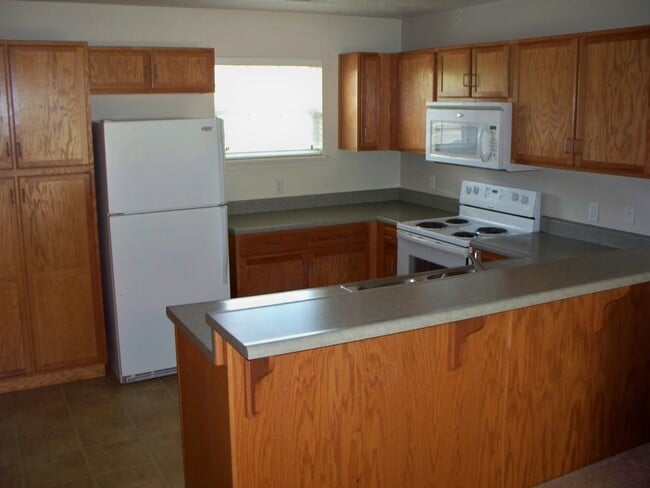 Primary Photo - 2 bedroom 2 bath recently renovated Apartm...