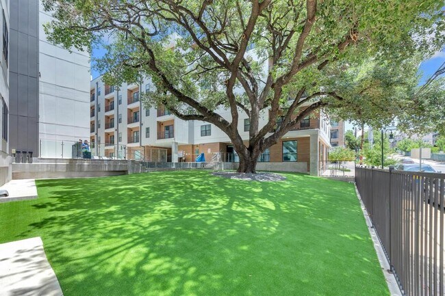 Building Photo - 2500 Longview St
