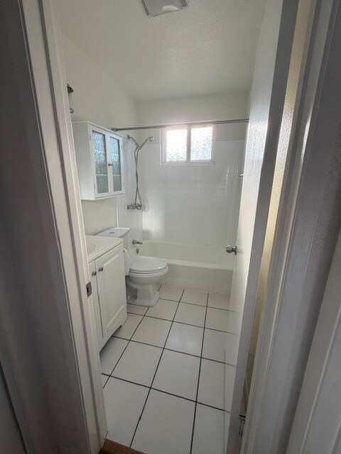 Building Photo - 6322 Clyde Ave