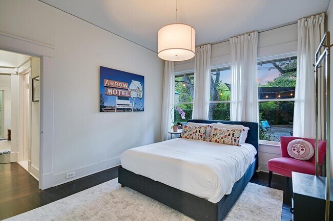 Building Photo - 1402 Windsor Rd