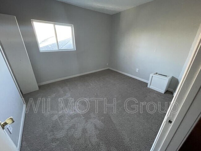 Building Photo - 424 N Beville Ave