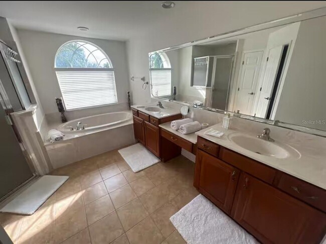 Building Photo - 8890 SW 57th Ct