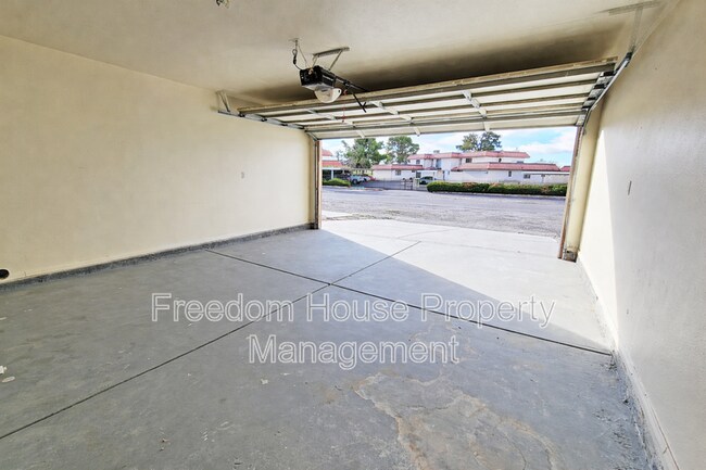 Building Photo - 670 Bourbon St