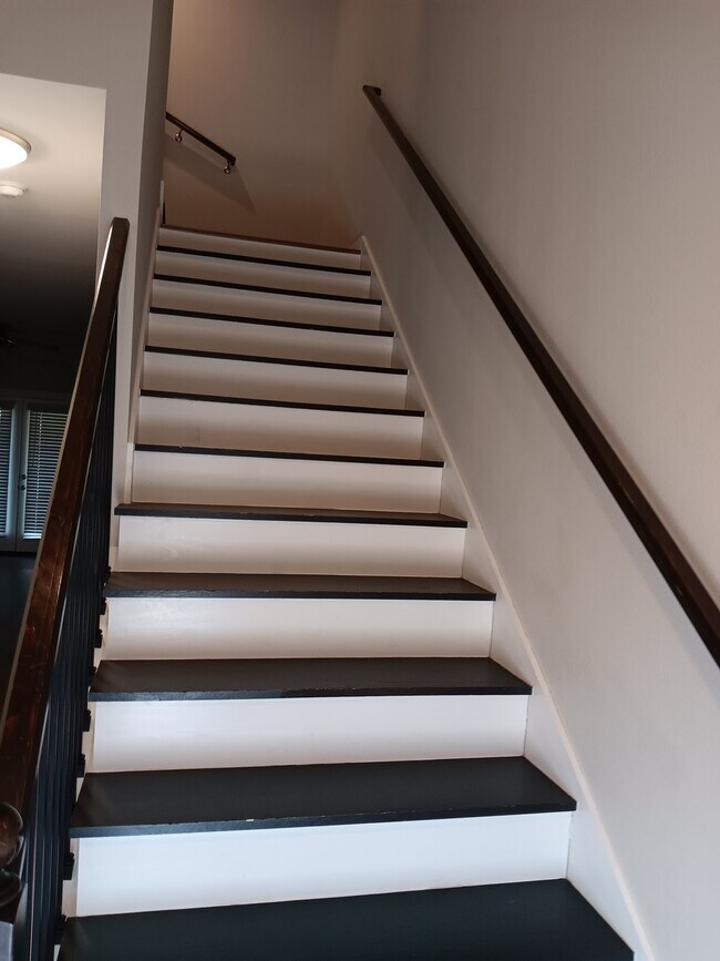 Building Photo - 817 Wake Ave