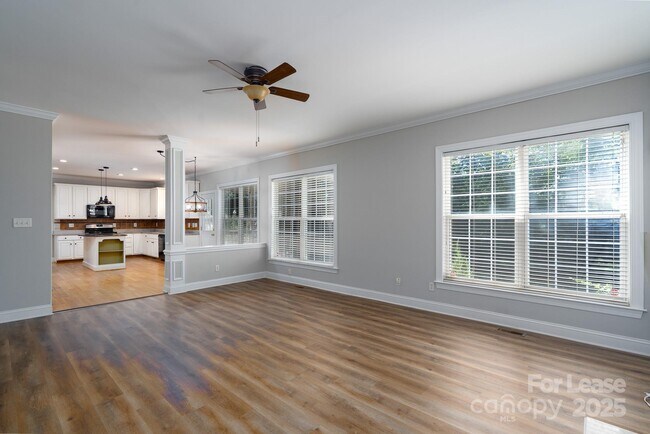 Building Photo - 604 Queenswater Ln