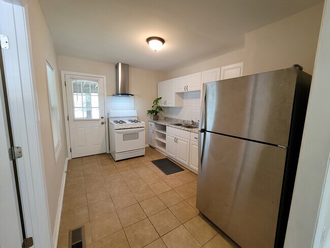 Kitchen View to Back Porch - 3237 Gifford St