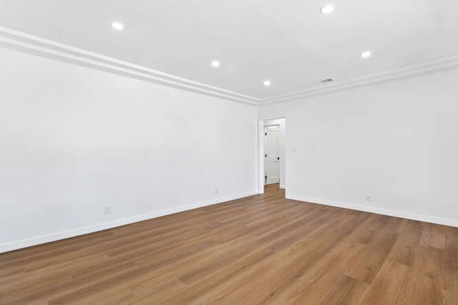 Building Photo - 5554 Radford Ave