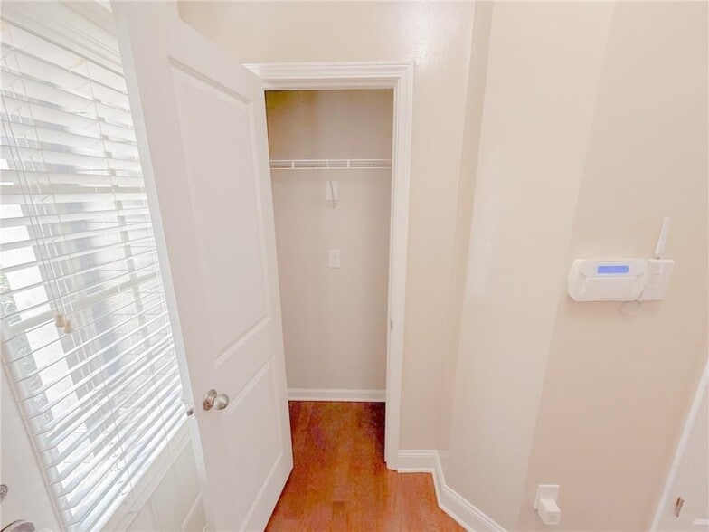 Building Photo - 786 Garbrooke Dr