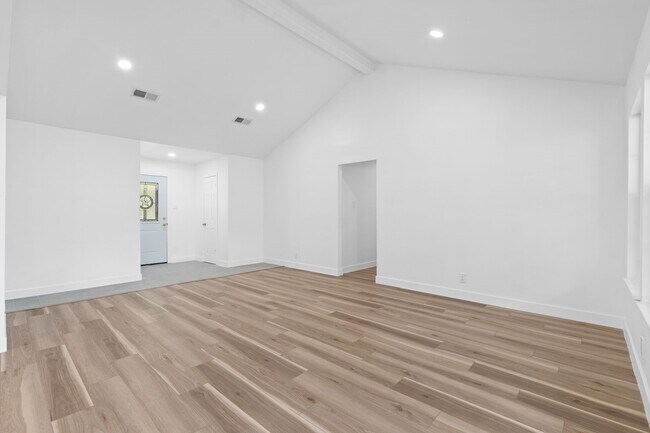 Building Photo - 18049 Martin Dr