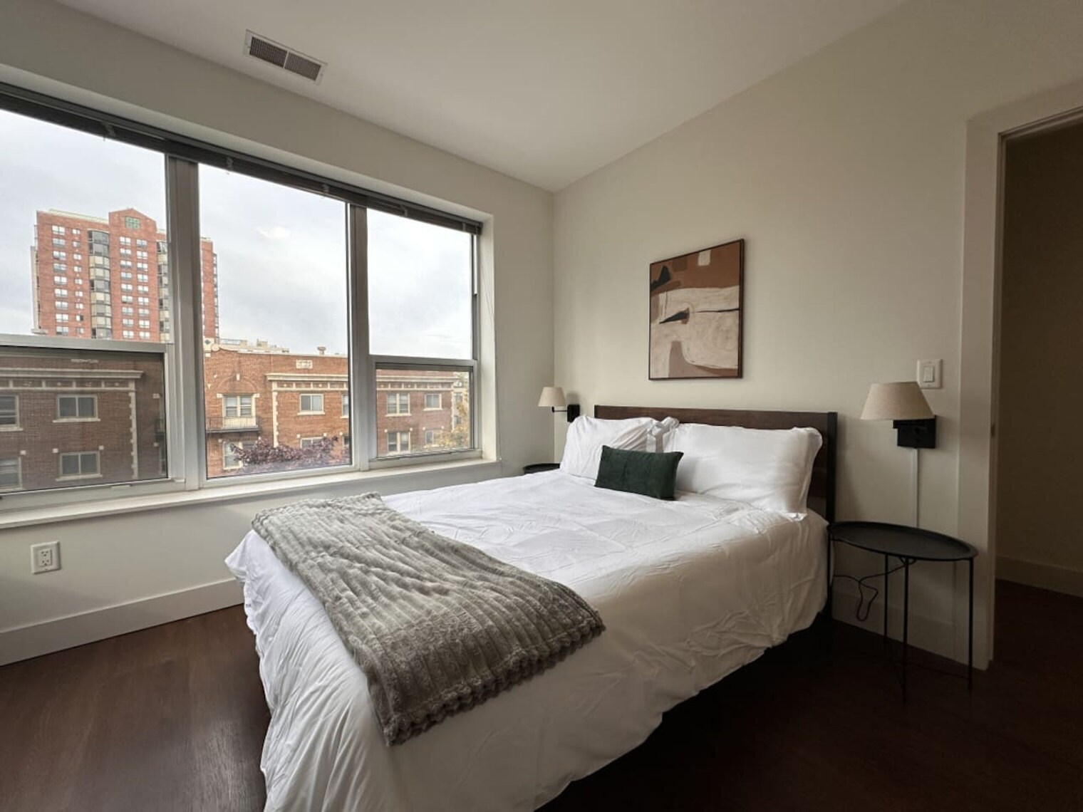 Building Photo - 1040 N Cass St