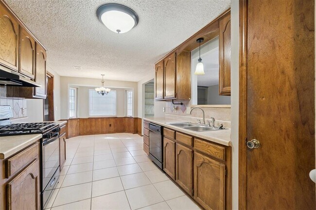 Building Photo - 1205 Swan Lake Rd