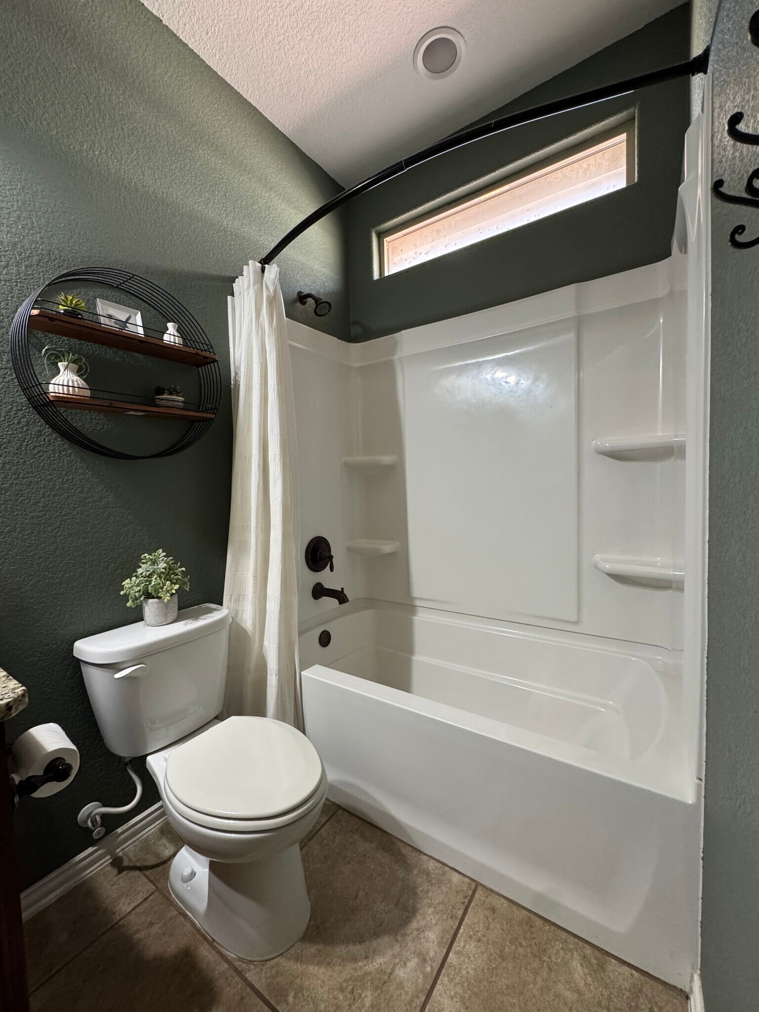 Building Photo - 6615 Colony Rd