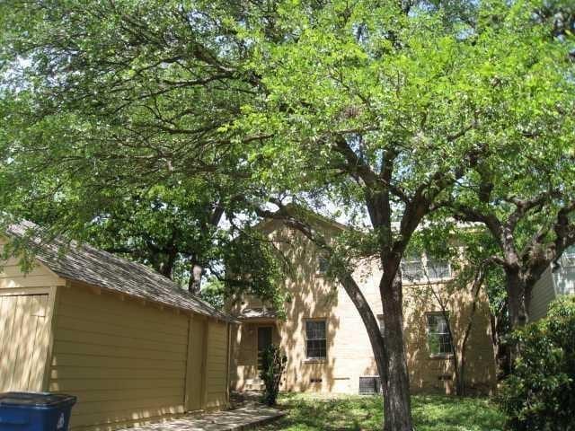 Building Photo - 703 W 35th St