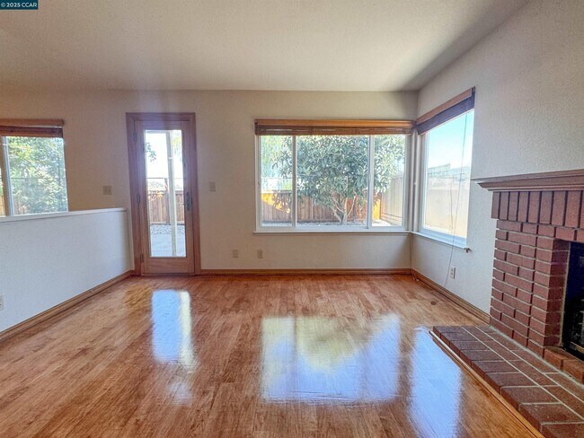 Building Photo - 115 Bermuda Ct