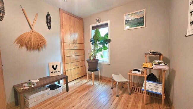 Building Photo - 3-Bedroom Oasis with 2 Full Baths in Saint Louis Park – 1,511 Sq. Ft. of Comfort 9/5.