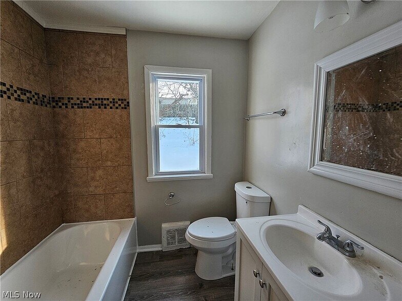 Building Photo - 9516 Alexander Rd