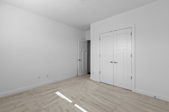 Building Photo - Exquisite 4-bedroom, 2.5-bath home located in the charming city of Chesapeake