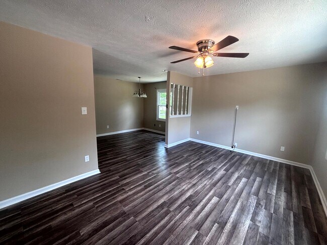 Building Photo - 5523 Livingston Dr