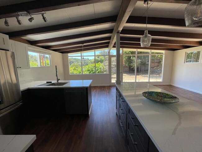 Building Photo - 830 Avalon Pl