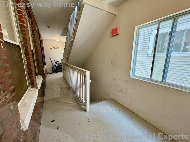 Building Photo - 122 Berkshire St