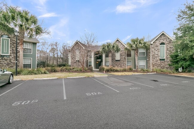 Building Photo - 1850 Montclair Dr