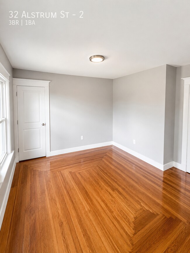 Building Photo - 32 Alstrum St