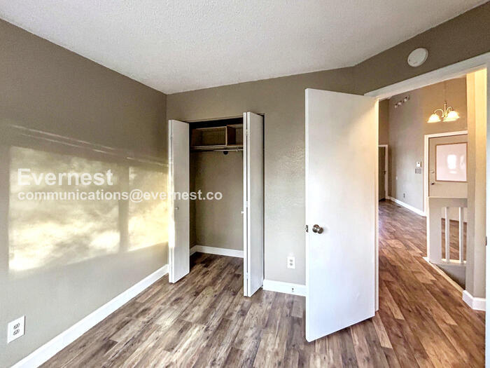 Building Photo - 6655 Lonsdale Dr