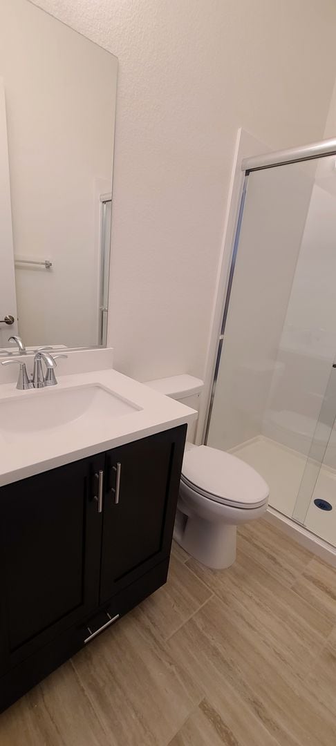 Building Photo - Stunning home with luxurious wood floor and beautiful spacious yard