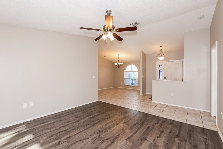 Building Photo - 2444 Briar Oak Cir