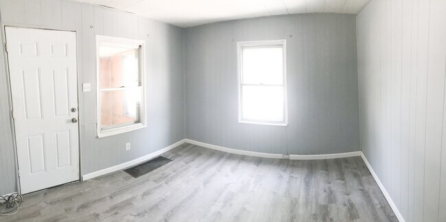 Building Photo - ALL ELECTRIC! 1Bed/1Bath Single Family Home! Newly Renovated!