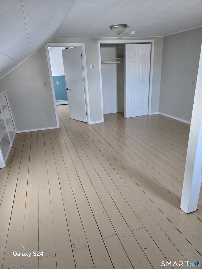 Building Photo - 60 Grove St