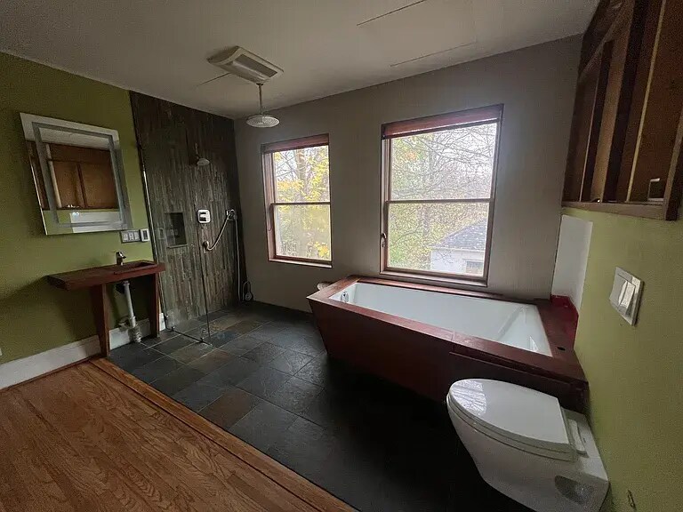 Master Bath - 90 High Park Blvd