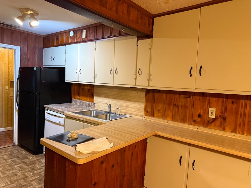 Building Photo - 3922 S Rossiland Cir